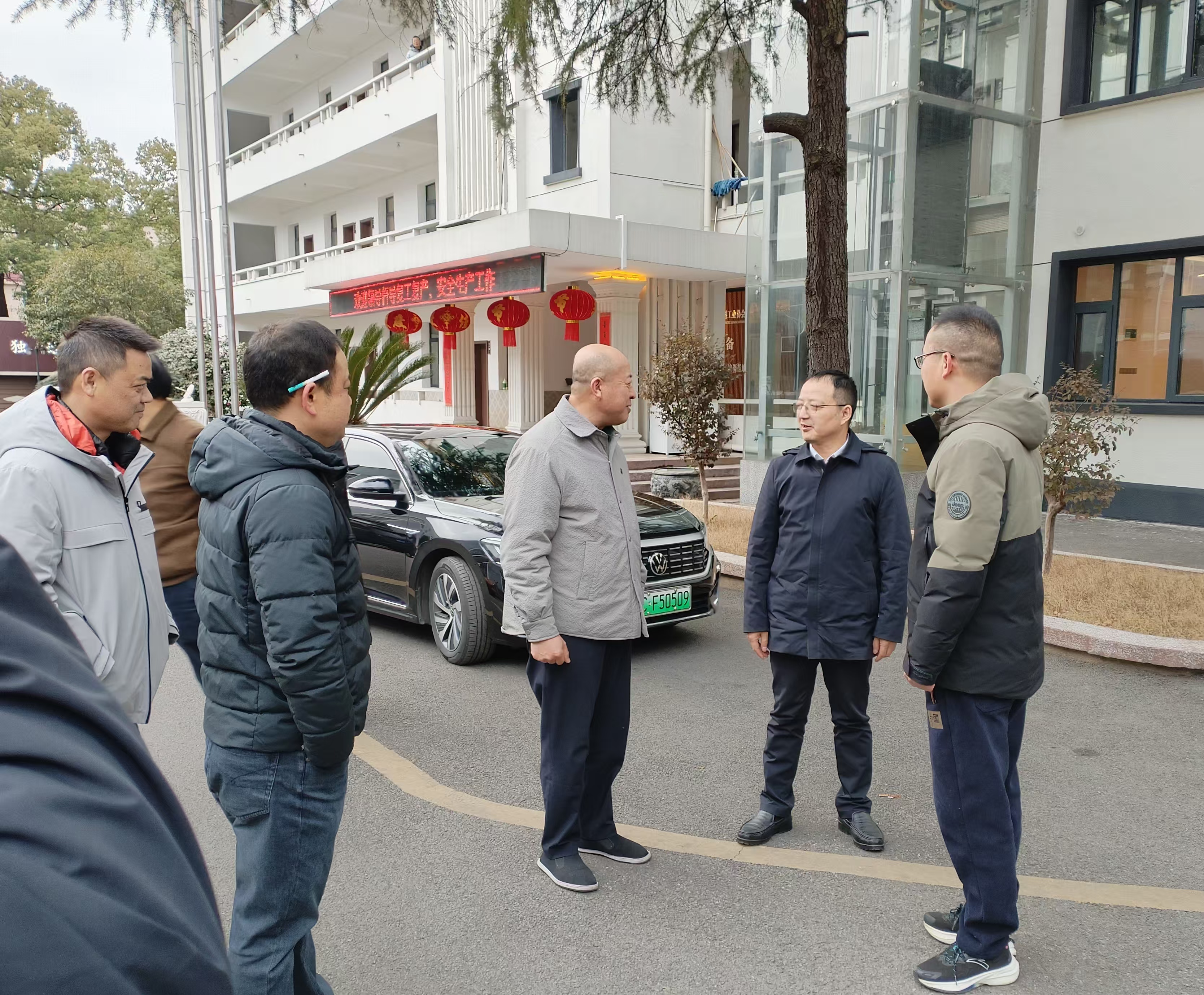 區(qū)委副書記、區(qū)長柳軍輝來我司調(diào)研復(fù)工復(fù)產(chǎn)、安全生產(chǎn)工作