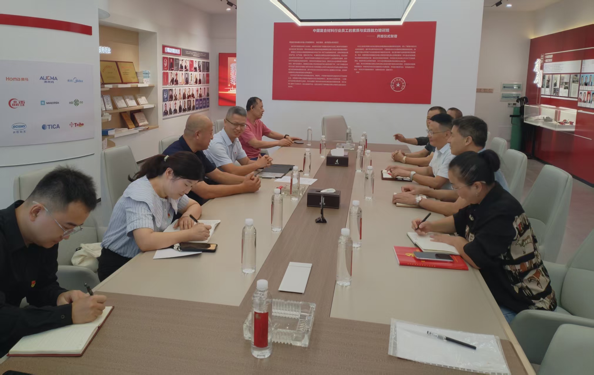 雨湖區(qū)廣場(chǎng)街道黨委書記一行來(lái)公司調(diào)研